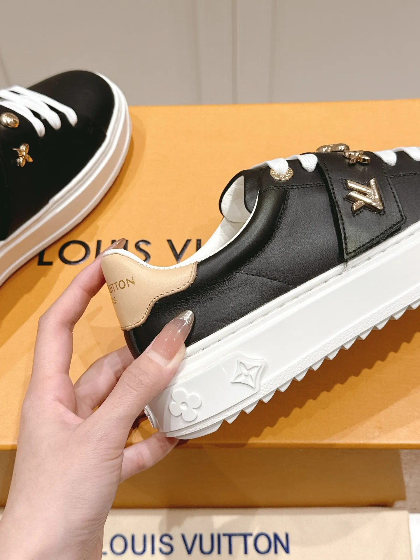 💕💕Factory direct selling price p640💕💕 LV Xiaolujia new white shoes, only women's model, evergreen style all year round, needless to say the quality of materials, small metal buckles with calfskin, the feeling of eternity at a glance❣️ Size: 35-40 (order 41)